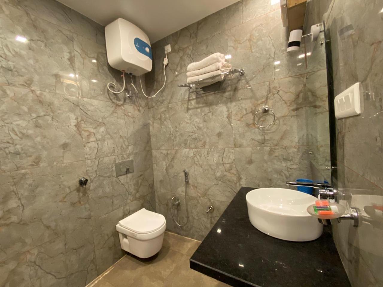 The Aesthetic Hotel & Restaurant Bhīm Tāl المظهر الخارجي الصورة