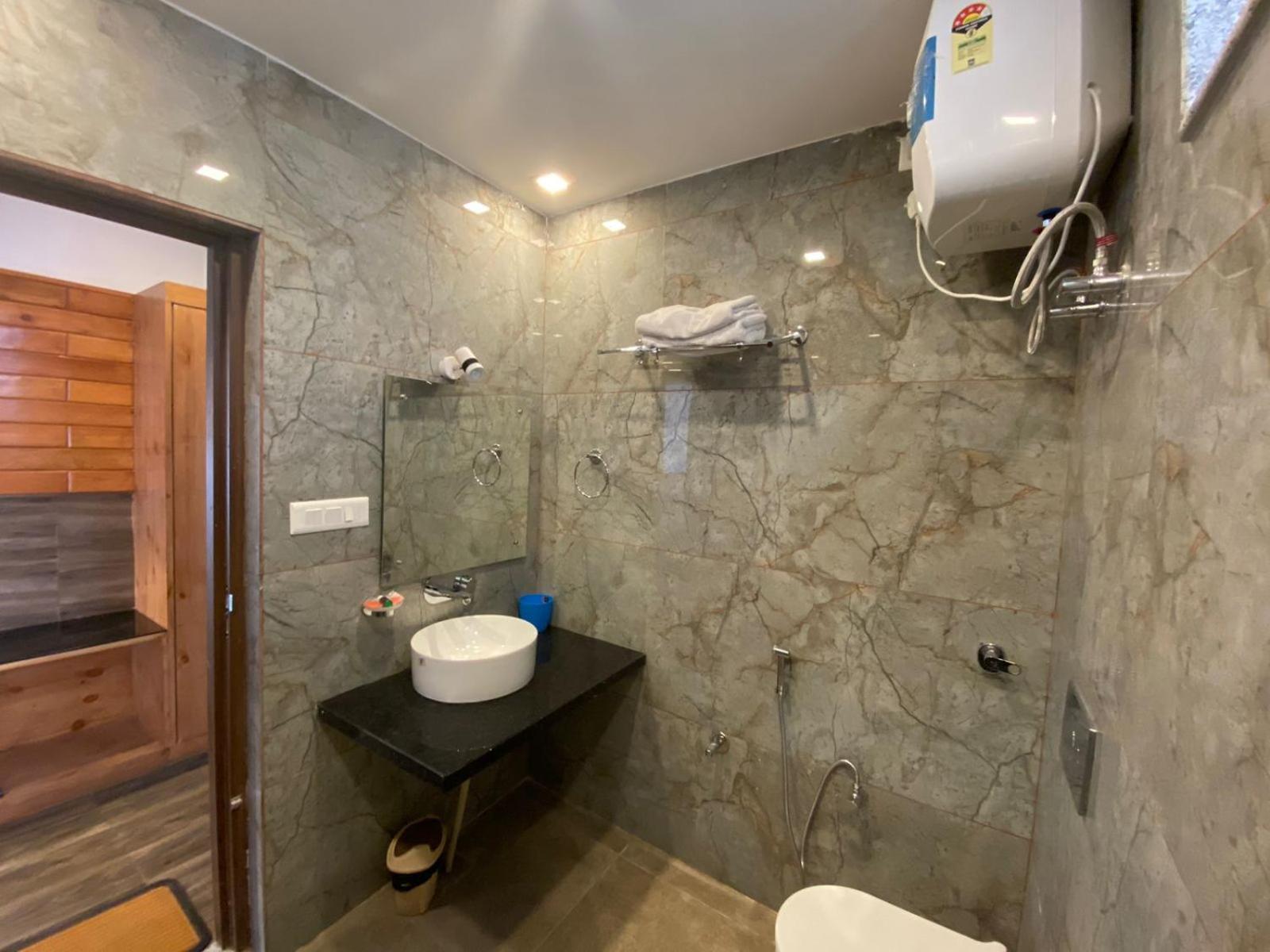 The Aesthetic Hotel & Restaurant Bhīm Tāl المظهر الخارجي الصورة