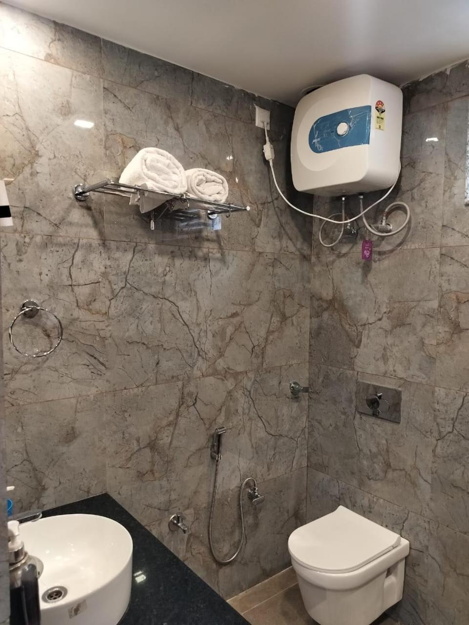 The Aesthetic Hotel & Restaurant Bhīm Tāl المظهر الخارجي الصورة